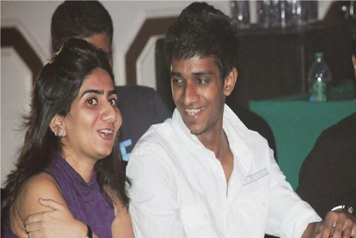2012 मध्ये विजय हजारे ट्रॉफीमध्ये कर्नाटक विरुद्ध रोमांचक सामना खेळला जात होता. या सामन्यादरम्यान दिनेश कार्तिकला त्याची पत्नी निकिता आणि मित्र मुरली विजय यांच्या अफेअरची माहिती मिळाली. विजय आणि निकिता यांच्यातील अफेअरबाबत कळल्यानंतर दिनेश कार्तिक खूप खचला होता. जवळचा मित्र आणि स्वतःच्या पत्नीकडून फसवणूक झाल्यानंतर दिनेश कार्तिकने पत्नी निकिता सोबत घटस्फोट घेण्याचा निर्णय घेतला.