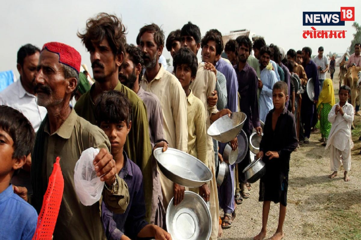 पाकिस्तानात पिठासाठी चेंगराचेंगरी