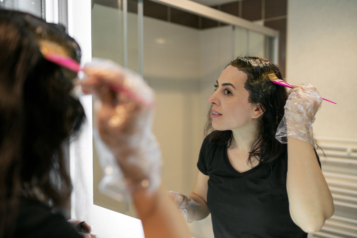 गरोदर महिलांनी केस कलर करावे की नाही?