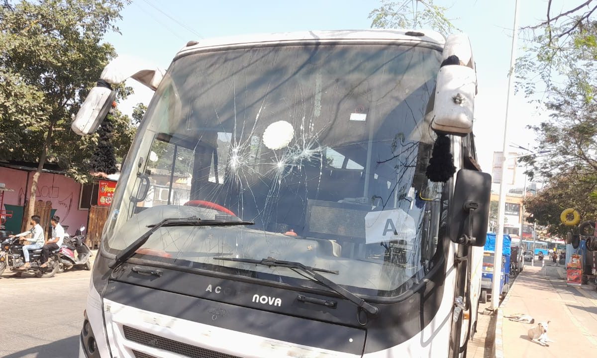 Pune Crime News : नववर्षाच्या पहिल्यााच दिवशी गुंडांचा उच्छाद, गाड्यांची तोडफोड, पुण्यात चाललंय काय?