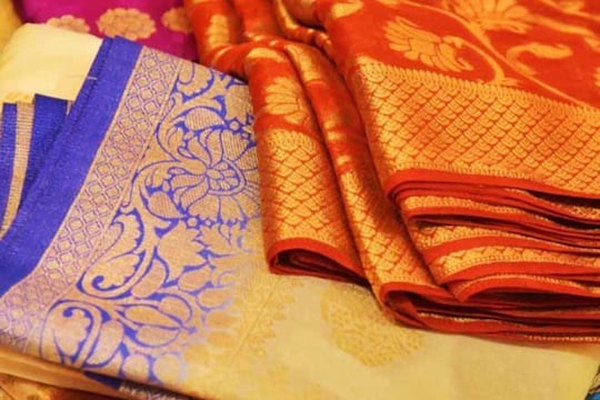 30 रुपयांपासून 30 हजारांपर्यंतच्या साड्या... हे आहे 
