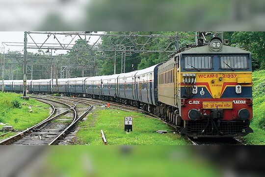 Railway Mega Block Update : पुण्यात लोकल आणि डेक्कन एक्स्प्रेसला ब्रेक, मुंबईत काय परिस्थितीत?