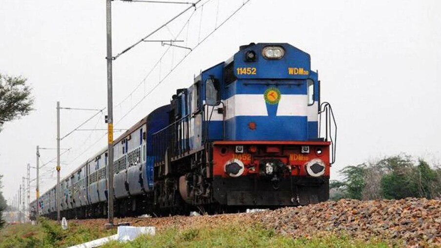 अप्रेन्टिस (Central Railway Apprentice) या पदांच्या तब्बल 2422 जागांसाठी ही भरती असणार आहे. उमेदवारांनी या पदभरती सर्व अटी आणि शर्थी पूर्ण केल्या असणं आवश्यक आहे.