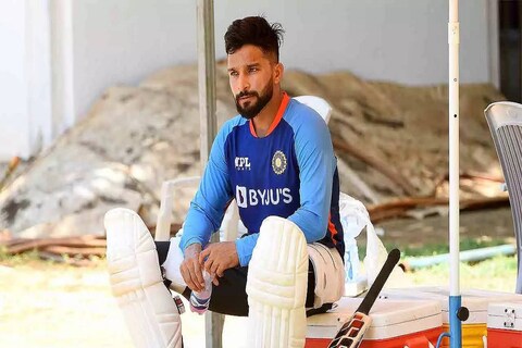 रजत पाटीदार हा देशांतर्गत सामन्यांमध्ये मध्य प्रदेशकडून खेळतो. त्याने ऑक्टोबर 2015 मध्ये प्रथम श्रेणी पदार्पण सामना खेळला. यानंतर त्याने डिसेंबर 2015 मध्ये लिस्ट ए मध्ये पदार्पण केले. इंडियन प्रीमियर लीगमध्ये त्याची कामगिरी देखील चांगली राहिली आहे.