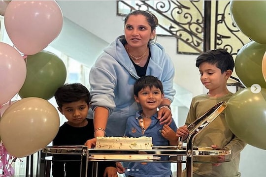 ऑस्ट्रेलियन ओपनमधून परतलेल्या सानियाचं कुटुंबाकडून जल्लोषात स्वागत, पहा व्हिडीओ
