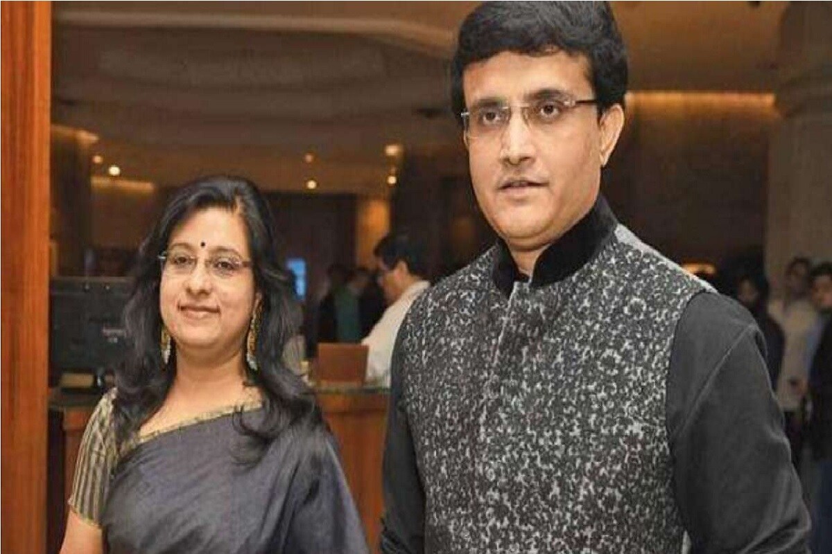 या चित्रपटात सौरभ गांगुली यांच्या क्रिकेट कारकिर्दीतील चढ उतारांसह त्यांच्या वैयक्तिक आयुष्याविषयी देखील बऱ्याच गोष्टी दाखवल्या जाणार आहेत अशी माहिती मिळत आहे.