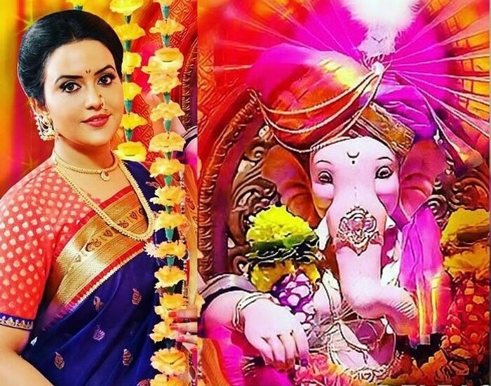  कोरोनाच्या काळात आलेल्या गणेश वंदनेत अमृता महाराष्ट्रीय घराघरात असलेल्या अस्सल मराठमोळ्या पेहेरावात दिसल्या.