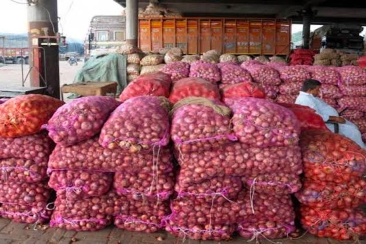 सोलापुरात 3 दिवस कांद्याचा लिलाव बंद, वाचा काय आहे कारण
