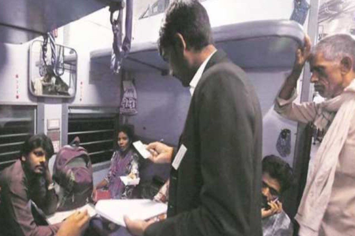 अजून किती फुकट प्रवास करणार, महाराष्ट्रातील या रेल्वे स्थानकावर तब्बल 32 कोटींची वसुली!