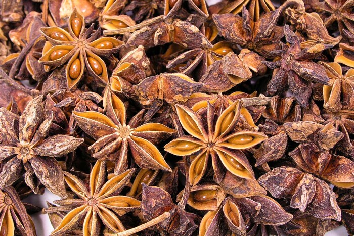 स्टारफुल : स्टारफुलाची चव थोडी गोड आणि तिखट असते. साखरेऐवजी हा एक आरोग्यदायी पर्याय ठरू शकतो. स्टारफुल अँटिऑक्सिडंट्स, जीवनसत्त्वे ए आणि सी समृद्ध आहे, जे वृद्धत्व आणि मधुमेहासाठी जबाबदार असलेल्या मुक्त रॅडिकल्सशी लढण्यास मदत करतात.