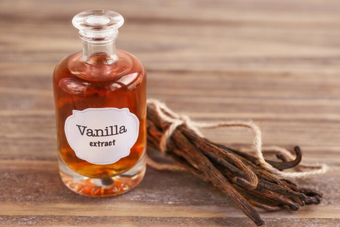 व्हॅनिला : साखरेऐवजी तुम्ही ताजे व्हॅनिला अर्क, व्हॅनिला बीन पेस्ट किंवा पावडर वापरू शकता. यामध्ये नियासिन, थायामिन, व्हिटॅमिन-बी6 आणि पॅन्टोथेनिक ऍसिड सारख्या बी-व्हिटॅमिन आहेत, जे निरोगी त्वचेसाठी महत्वपूर्ण ठरतात. 
