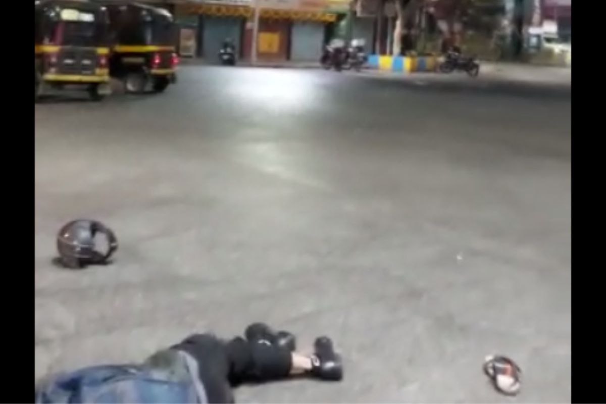 ठाण्यातील कॅसलमिल नाका इथं ही घटना घडली. माजीवाडाकडून ठाणे स्टेशनकडे जाताना उड्डाणपुलावर हा अपघात झाला