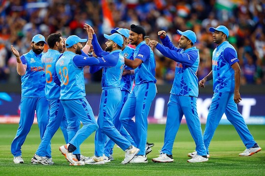 IND VS NZ : न्यूझीलंड विरुद्धच्या टी 20 मालिकेतून दोन दिग्गज खेळाडूंना दाखवला जाणार बाहेरचा रस्ता; प्रशिक्षकाने दिले संकेत
