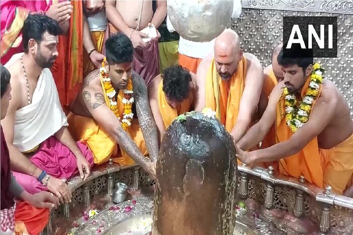  भारताचा स्टार फलंदाज सूर्यकुमार यादवने यावेळी माध्यमांशी संवाद साधताना आपण देवाकडे  रिकव्हरीसाठी प्रार्थना केल्याचे सांगितले. 30 डिसेंबर रोजी भारताचा युवा स्टार क्रिकेटर  झाला होता. या अपघातात तो गंभीर जखमी झाला असून त्याच्यावर सध्या रुग्णालयात उपचार करण्यात येत आहेत. या अपघातातून सावरून  करण्यास काहीसा वेळ लागू शकतो अशी माहिती मिळत आहे.