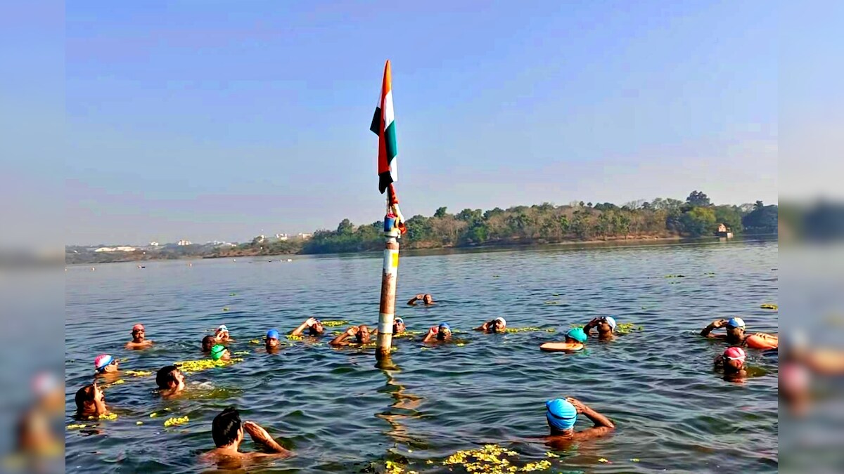 Republic day 2023 Nagpur अंबाझरीत अनोखं ध्वजारोहण! जलतरणपटूंनी
