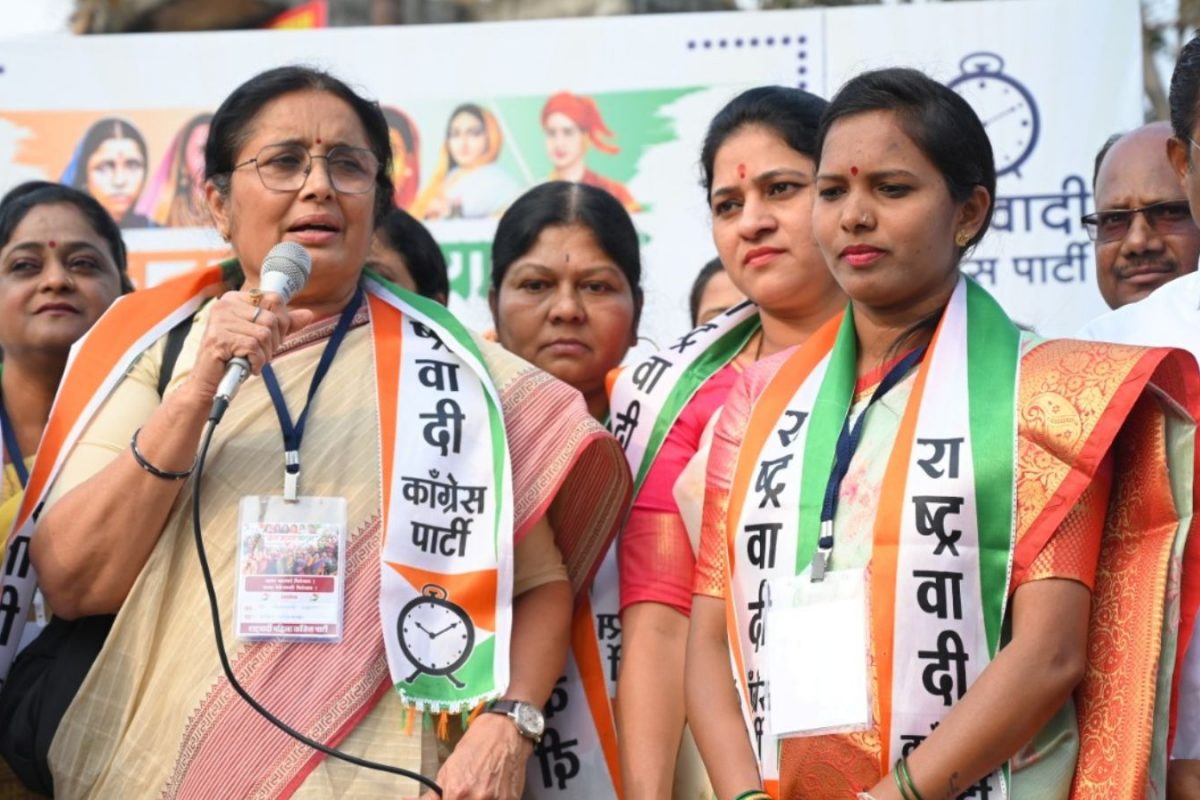 'भोंदूगिरी करणारे बाबा...', भगव्या वस्त्रांवरून विद्या चव्हाणांचं वादग्रस्त वक्तव्य