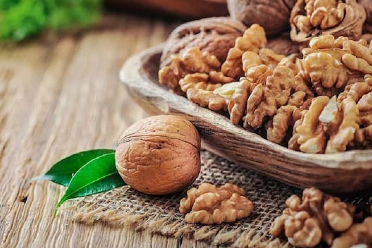 अक्रोड आहे सुपरफूड, भिजवून खाल्ल्यास शरीराला अधिक उपयुक्त; वाचा तज्ज्ञांचे मत