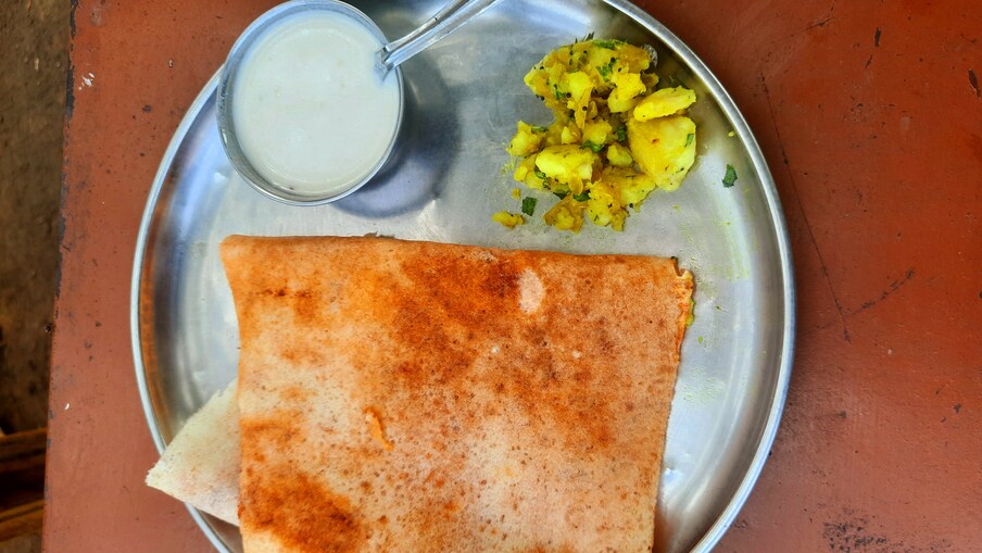 5 अंडी, 8 अंडी, 10 अंडी आणि 20 अंडी असणारे डोसे देखील ते बनवून देतात.
