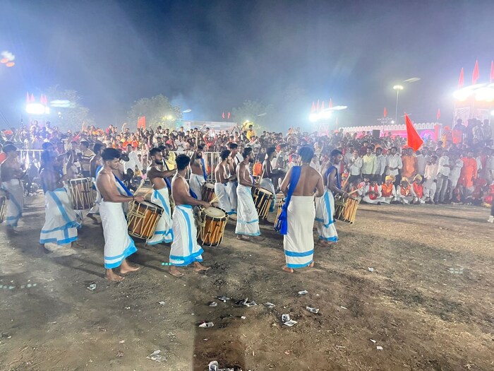 बीडमध्ये पहिल्यांदाच परदेशातील कलाकारांचा चित्तथरारक परफॉर्मन्स झाला.
