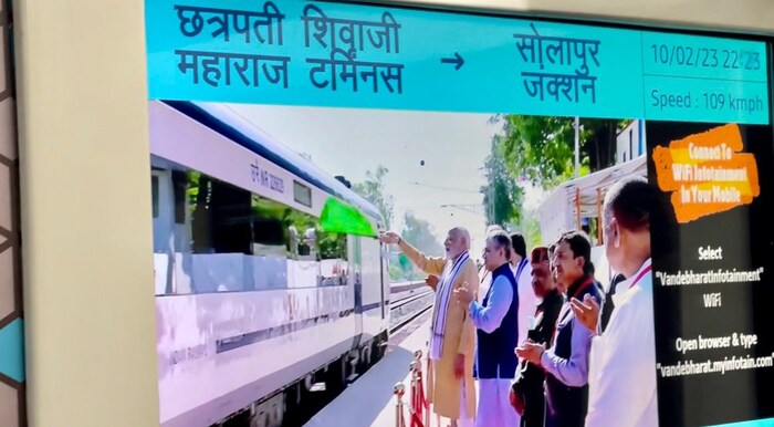 प्रत्येक कोचमधील डिस्प्लेवर गाडीचा स्पीड किती आहे आणि पुढील स्टेशन येण्यासाठी किती किलोमीटर अंतर बाकी आहे ही माहिती डिस्प्ले होते.