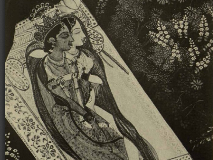 पलंगावर झोपलेल्या स्त्रीच्या गालावर प्रेमाने भरलेले चुंबन तर कोमल स्त्री किंवा पुरुषाच्या कपाळावर आणि डोळ्यांवर प्रेमाने भरलेले चुंबन असे वर्णन केले आहे. कामसूत्र छाया चुंबन, संक्रातक चुंबन, पदांगुष्ठ, निमितक, स्पुत्रिकट आणि घटितक असे प्रकार देखील आहेत. हे देखील लिहिले आहे की यासाठी कोणतेही निश्चित सूत्र नाही. (सौजन्य कामसूत्र)