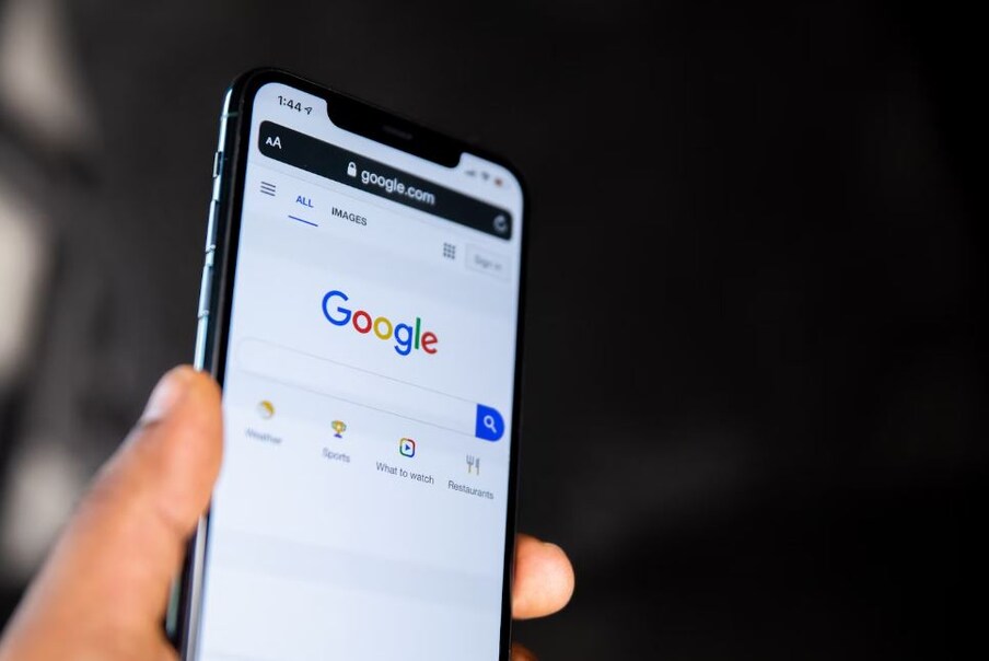 गुगल वॉलेट : Google Wallet अॅपला Android मध्ये नवीन अॅनिमेशन मिळेल. Google ने सांगितले की पुढील आठवड्यात Google Wallet वर नवीन टॅप टू पे अॅनिमेशन येत आहेत. हे वापरकर्त्यांना स्टोअरमधील व्यवहारांची पुष्टी करण्यास मदत करेल.