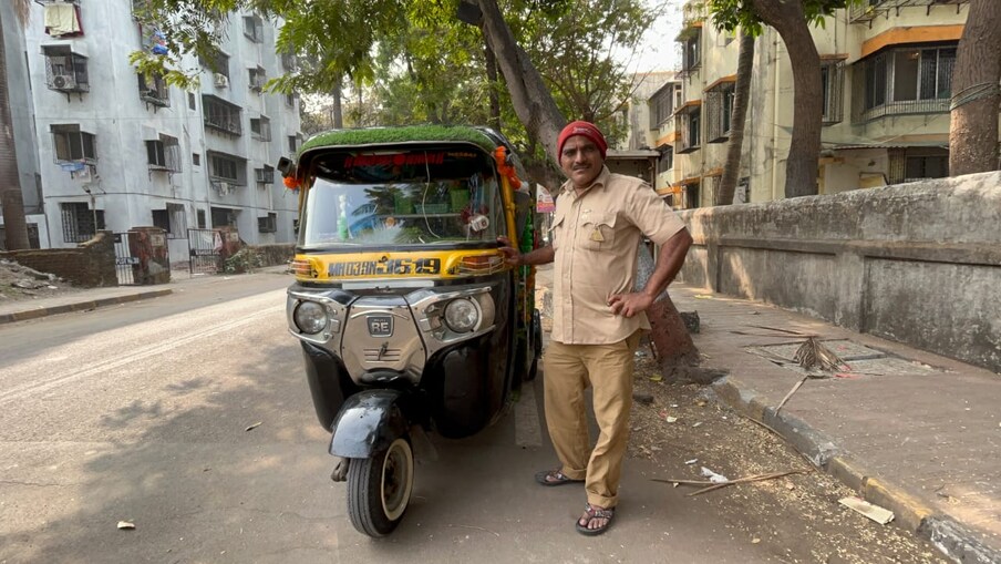 तुम्ही कुर्ला, अंधेरी, वांद्रे या भागात फिरत असाल तर कदाचित तुम्ही ही रिक्षा पाहिली असेल.