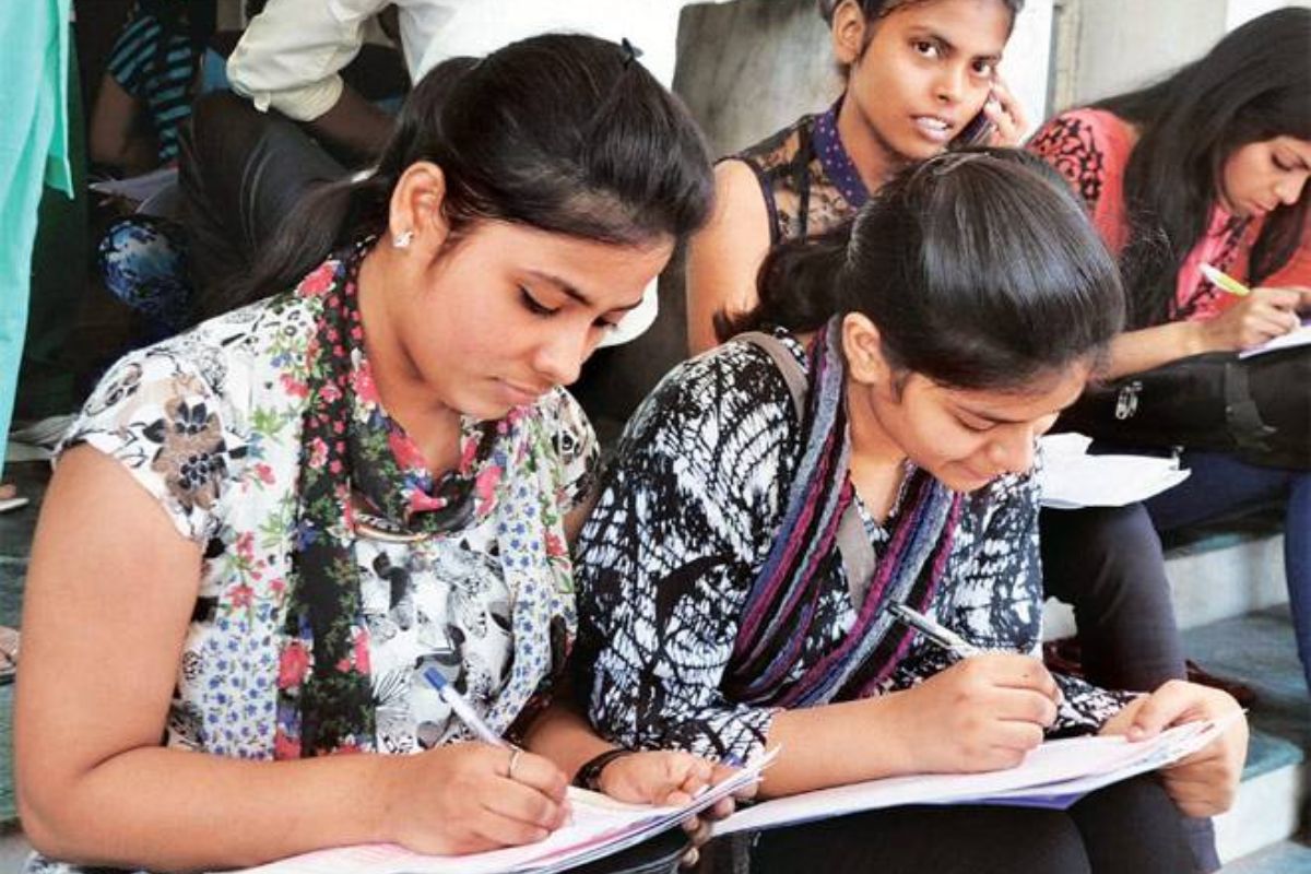 ICAI CA Foundation च्या डिसेंबरच्या निकालाची वाट पाहणाऱ्या उमेदवारांसाठी एक उपयुक्त बातमी आहे. इन्स्टिट्यूट ऑफ चार्टर्ड अकाउंटंट ऑफ इंडियाने निकालाची तारीख जाहीर केली आहे.