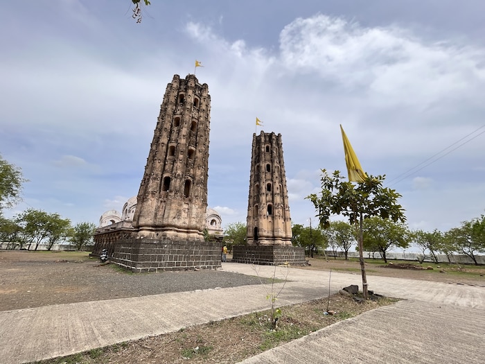 ऐतिसाहिक आणि धार्मिक वास्तूंचे संवर्धन व्हावे यासाठी सरकारी पातळीवरही प्रयत्न होतात. तसेच प्रयत्न स्थानिक नागरिकांनीही करण्याची आवश्यकता असते. 