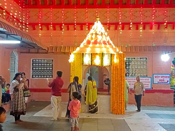 महाशिवरात्रीच्या दिवशी वैद्यनाथ जयंती असते. त्यामुळे मोठ्या संख्येने शिवभक्त येतात.
