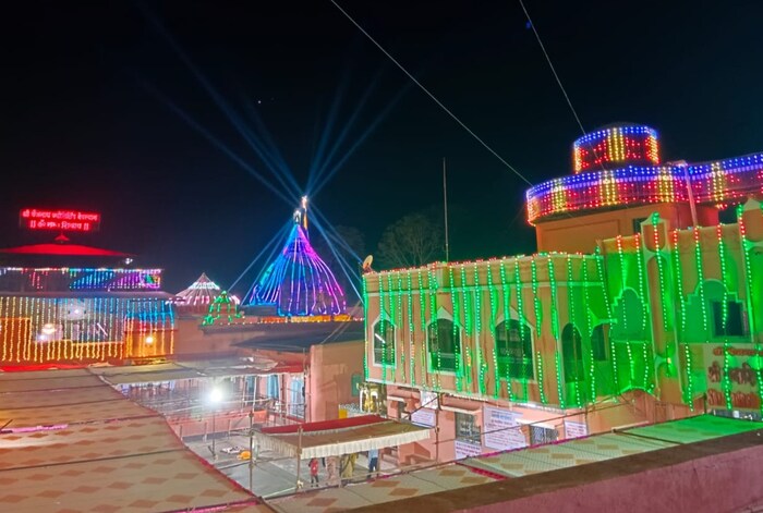 महाशिवरात्रीनिमित्त प्रभू वैद्यनाथाच्या मंदिरात दर्शनासाठी भाविकांची मांदियाळी असते.