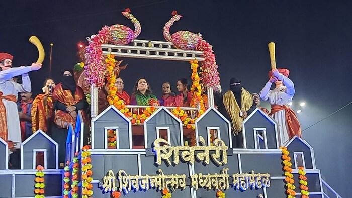 सोलापूर महापालिका आयुक्त शितल उगले-तेली तसेच शहिदांच्या वीरमाता , वीरपत्नींच्या हस्ते पाळणा कार्यक्रम पार पडला.