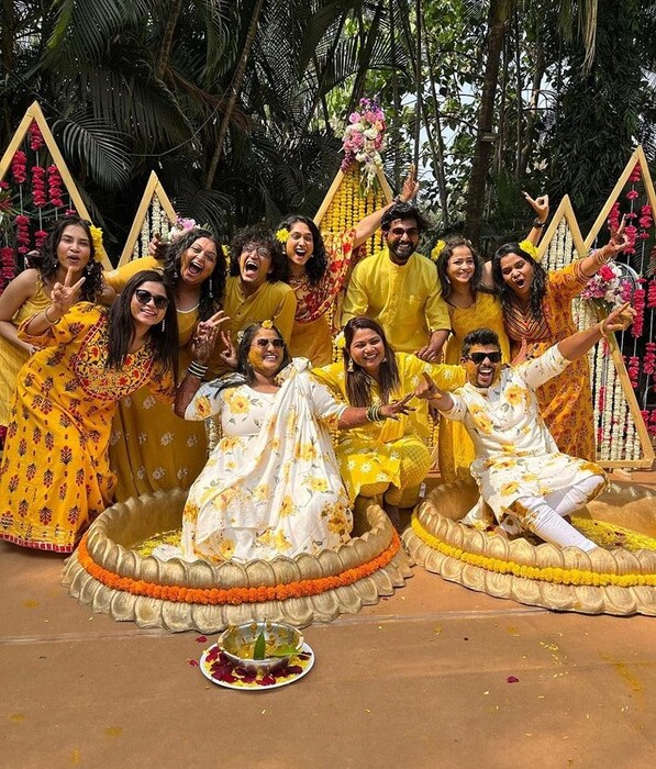 आता या दोघांच्या लग्नसोहळ्याचे फोटो पाहण्यासाठी चाहते आतुर झाले आहेत. 