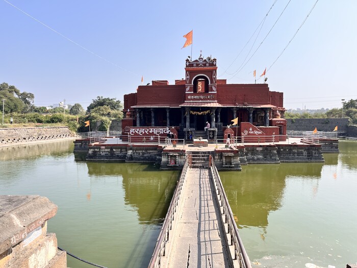 बीड जिल्ह्यातील ऐतिहासिक आणि धार्मिक महत्त्व असलेल्या 42 वास्तूंचे सर्वेक्षण करण्यात येणार आहे. तसेच खासगी संस्थेमार्फत डॉक्युमेंटरी करण्यात येणार आहेत.