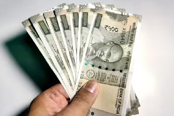 बनावट नोटांना आळा घालण्यासाठी आरबीआय विविध पावले उचलत आहे. 2020 मध्ये या दिशेने पाऊल टाकत केंद्रीय बँकेने 500 रुपयांच्या नव्या नोटा जारी केल्या. रंग, आकार आणि थीमच्या बाबतीत या जुन्या नोटांपेक्षा वेगळ्या होत्या.