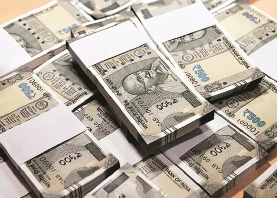 पाचवी ओळख भारत आणि India ही सूक्ष्म अक्षरात लिहिली आहे. सहावी ओळख म्हणजे नोटेच्या मध्यभागी असलेला शिफ्ट विंडो सिक्योरिटी थ्रेड  ज्यामध्ये भारत आणि आरबीआय लिहिलेले आहे. नोट तिरपी केल्यावर त्याचा रंग हिरव्याऐवजी निळा दिसतो.