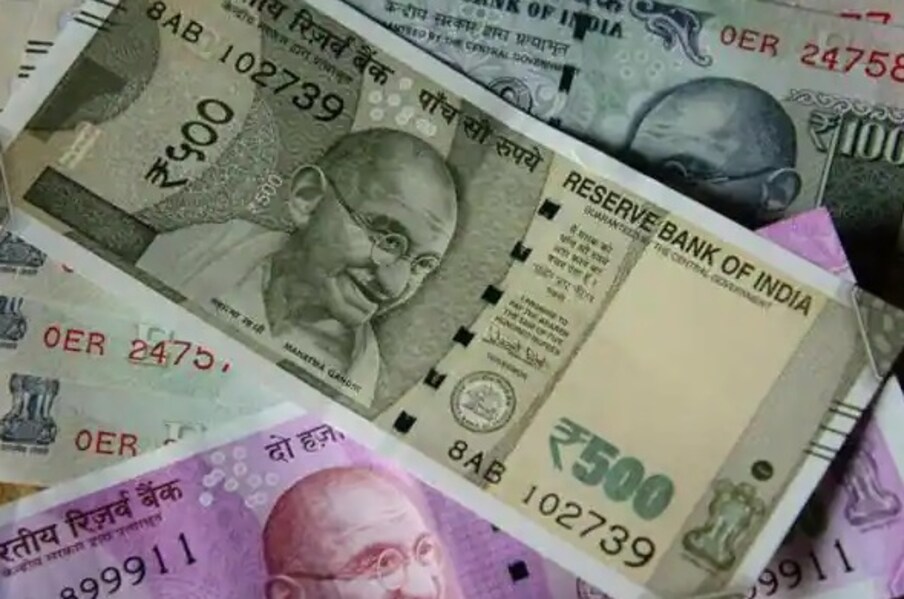  13वी ओळख म्हणजे डाव्या बाजूला नोट छापण्याचे वर्ष, 14वी ओळख म्हणजे स्वच्छ भारताचा घोषवाक्य असलेला लोगो. 15वी ओळख म्हणजे लॅग्वेज पॅनल, 16वी ओळख म्हणजे लाल किल्ल्याची आकृती आणि 17वी ओळख म्हणजे देवनागरीत लिहिलेले 500. ,[object Object]