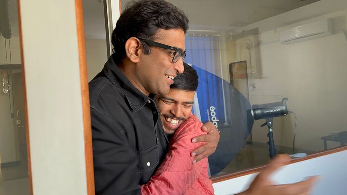 या आजारामुळे अक्षय चार वर्ष अंथरुणाला खिळून होता. त्या काळात त्याच्या आईनं आणि बहिणीणं त्याला सर्वाधिक सांभाळलं.