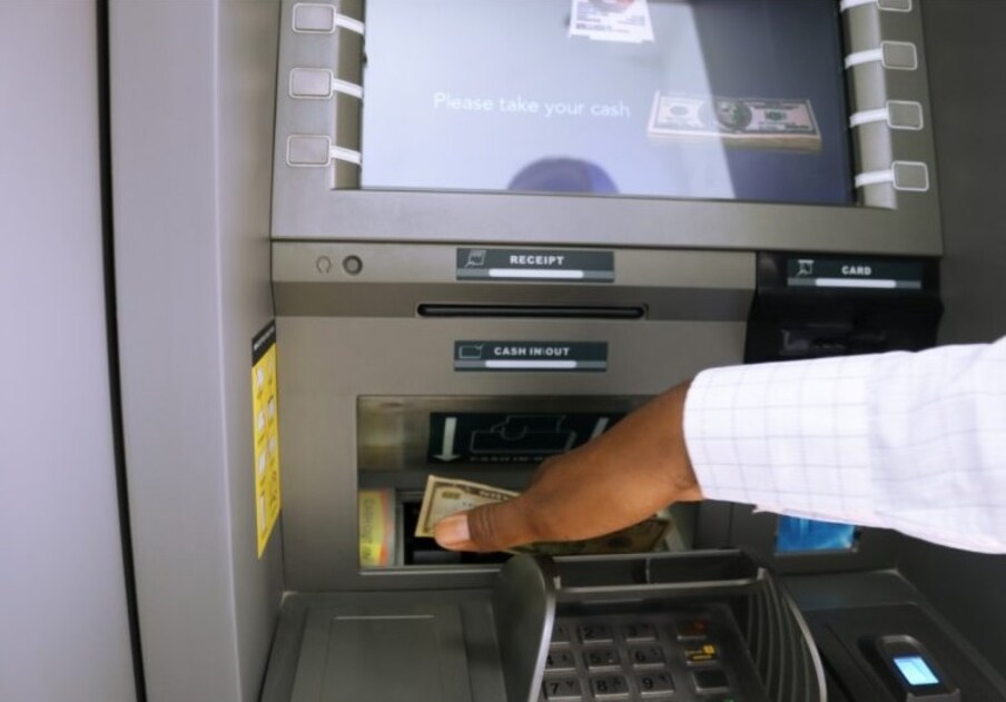 तुम्ही BHIM, Paytm, Gpay, Phonepe इत्यादी कोणताही आयडी वापरत असाल तर हे ट्रांझेक्शन करता येईल. वरील पैकी कोणतेही अॅप तुमच्या फोनमध्ये इन्स्टॉल केलेला असला पाहिजे आणि इंटरनेट कनेक्शन देखील असले पाहिजे.