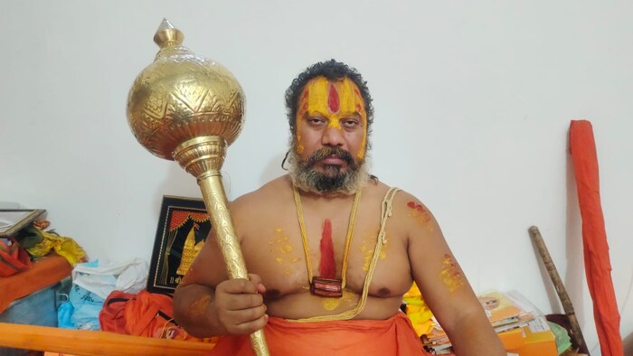 अयोध्येतील सर्वात प्राचीन पीठ तपस्वी छावणीचे पीठाधीश्वर जगदगुरू परमहंस आचार्यांनी श्रीराम जन्मभूमी तीर्थक्षेत्र ट्रस्टला पत्र लिहिलं आहे. यात त्यांनी मागणी केलीय की, जर शाळीग्राम शिळेवर छिन्नी-हातोडा चालवला तर मी अन्न आणि पाण्याचा त्याग करेन.