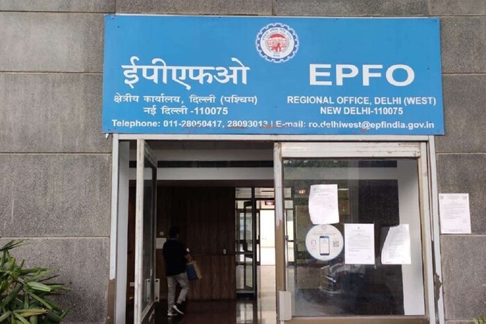 लक्षात घेण्यासारखी गोष्ट म्हणजे मिस्ड कॉल किंवा एसएमएसद्वारे खात्याची माहिती मिळविण्यासाठी, तुमचा UAN तुमचे बँक खाते, आधार आणि पॅन कार्डशी जोडलेलं असायला हवं, याशिवाय तुमचा फोननंबरही आधारसोबत लिंक असणं आवश्यक आहे. 
