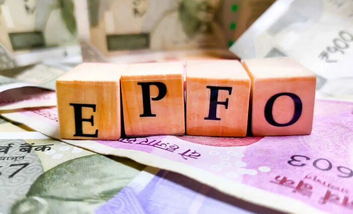 वरील परिस्थिती व्यतिरिक्त, जर एखाद्या व्यक्तीने EPFO ​​खाते उघडल्यानंतर 5 वर्षांच्या आत पैसे काढले तर त्याला TDS भरावा लागेल. जर 50,000 रुपयांपेक्षा जास्त रक्कम काढली जात असेल आणि पॅन कार्ड उपलब्ध असेल तर 10% टीडीएस आकारला जाईल. परंतु जर पॅन नसेल तर त्याला आता 30% ऐवजी 20% टीडीएस भरावा लागेल.