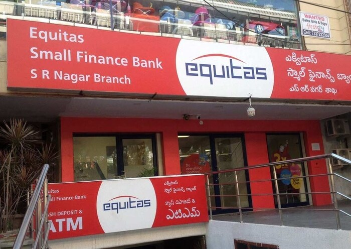  Equitas Small Finance Bank: ही बँक ज्येष्ठ नागरिकांना 8.50% व्याजदर देत आहे. मात्र, यासाठी 888 दिवसांची एफडी करावी लागणार आहे. नवीन दर 14 डिसेंबर 2023 पासून लागू होणार आहेत.