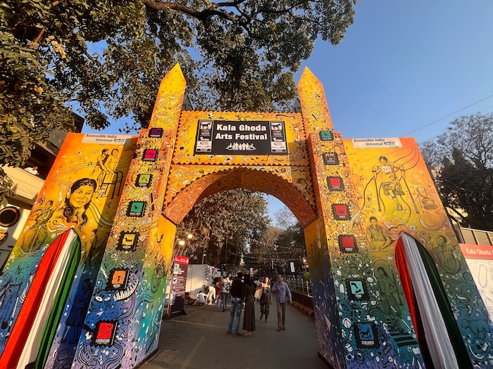 मुंबईतील सर्वात मोठा सांस्कृतिक स्ट्रीट फेस्टिव्हल म्हणून ओळख असलेल्या काळा घोडा आर्ट फेस्टिव्हलला सुरुवात झाली आहे. 