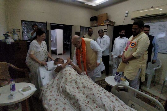 अमित शाह यांनी घेतली गिरीश बापटांची भेट  