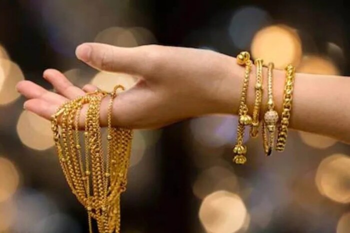 आंतरराष्ट्रीय बाजारात सोन्याचे भाव रोज बदलत असतात. त्यामुळे सोनं खरेदी करण्यापूर्वी आजचा भाव माहिती असणे आवश्यक आहे.