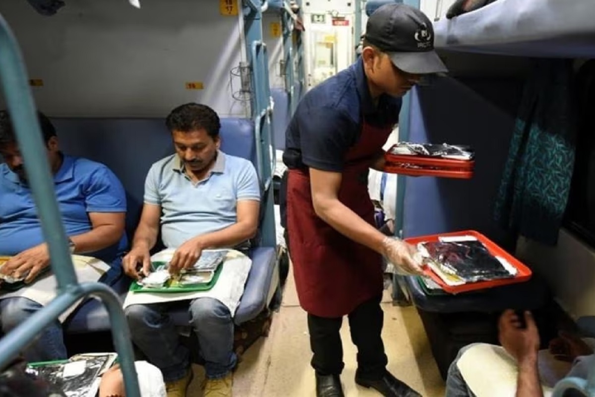 रेल्वेतील जेवण महागलं
