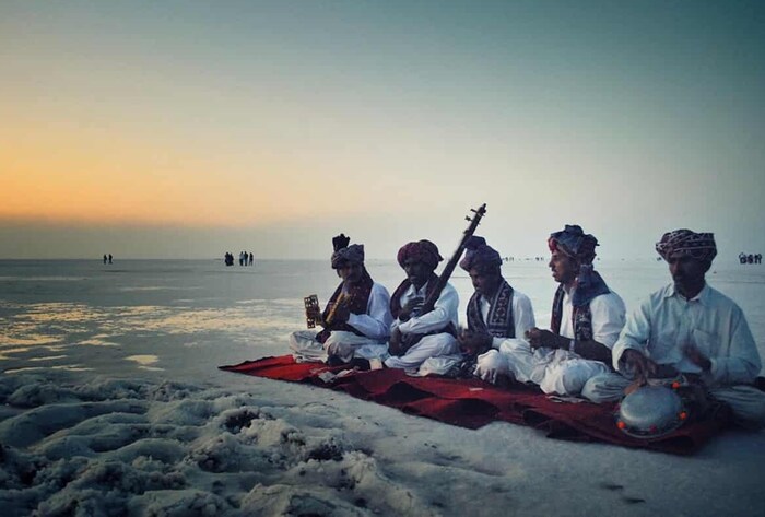 या टूर पॅकेजच्या एसी 2 टियरमध्ये प्रवास करण्यासाठी प्रवाशांना प्रति व्यक्ती 52250 रुपये भाडे द्यावे लागेल. एसी 1 (केबिन) साठी तिकीट बुक करताना, प्रति व्यक्ती 67140 रुपये भाडे द्यावे लागेल. AC 1 (कूप) साठी प्रति व्यक्ती 77 हजार 400 रुपये भाडे द्यावे लागेल. या टूर पॅकेजची सुरुवात दिल्लीपासून होणार आहे.