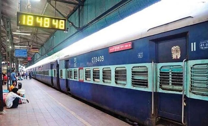 प्रवाशांची ही समस्या लक्षात घेऊन आयआरसीटीसीने चॅटबोट सुरू केला आहे, ज्याद्वारे प्रवासी जेवण बुक करू शकतील. प्रवाशांनी दिलेल्या सूचना आणि फीडबॅक दुसऱ्या ट्रेनमध्ये देखील लागू केल्या जातील.