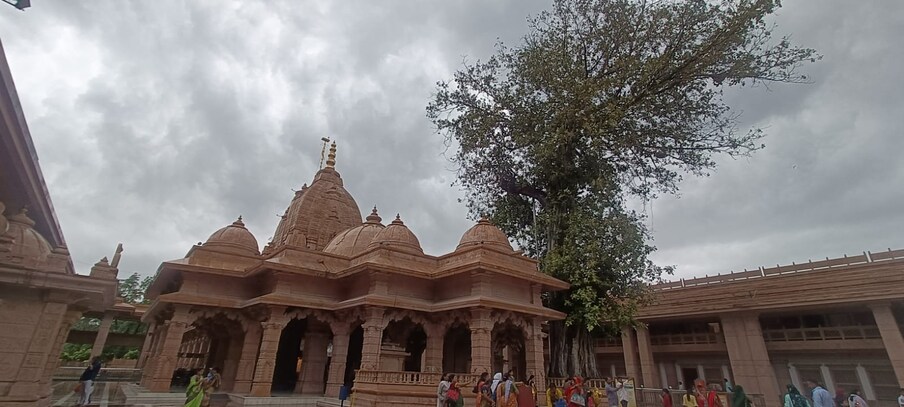 कोरडी मंदीर : नागपूर पासून अवघ्या 15 किलोमीटरवर असलेले कोरडी येथील जगदंबा मातेचे प्रसिध्द मंदिर आहे.